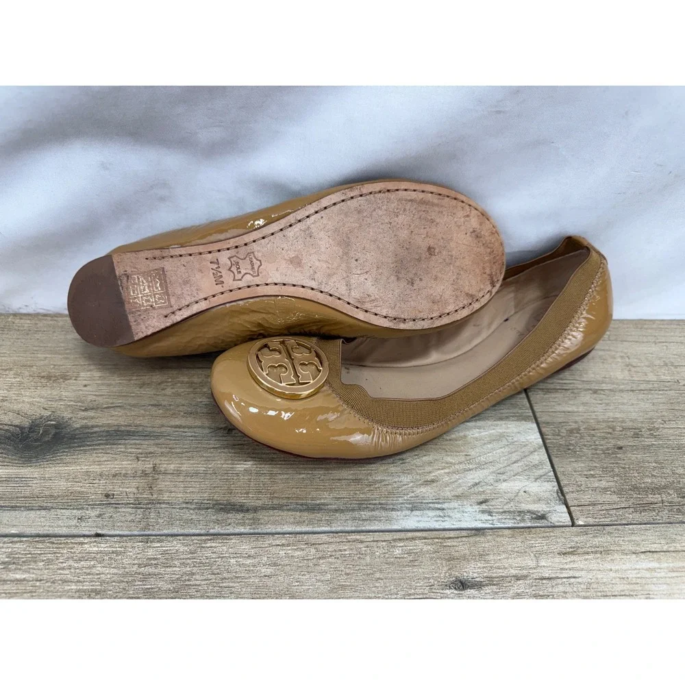 Tory‎ Burch Reva Ballet Flats Tan Patent Leather Gold Logo Medallion 7.5M